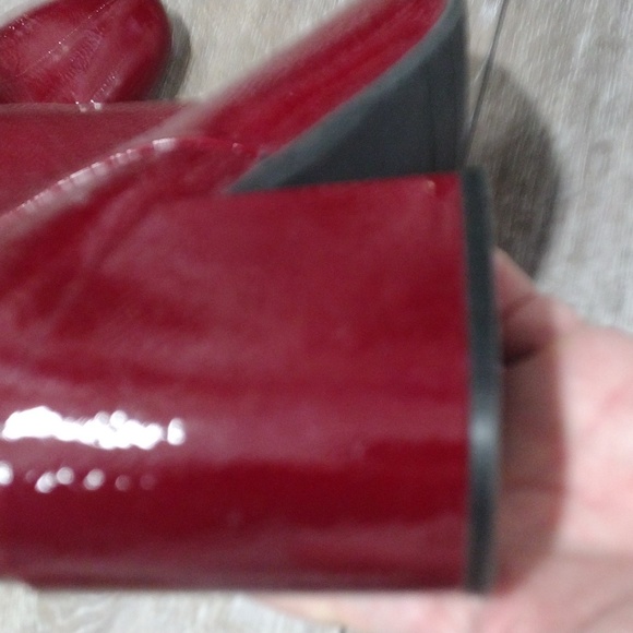 Kenneth Cole New York womens magenta patent leather zip ankle boots. Size 9.5 - Picture 5 of 13